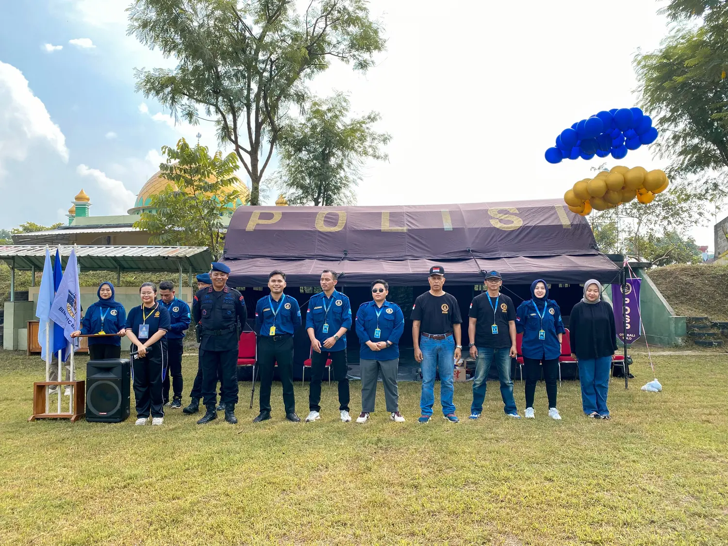 Kegiatan luar ruang bersama instruktur