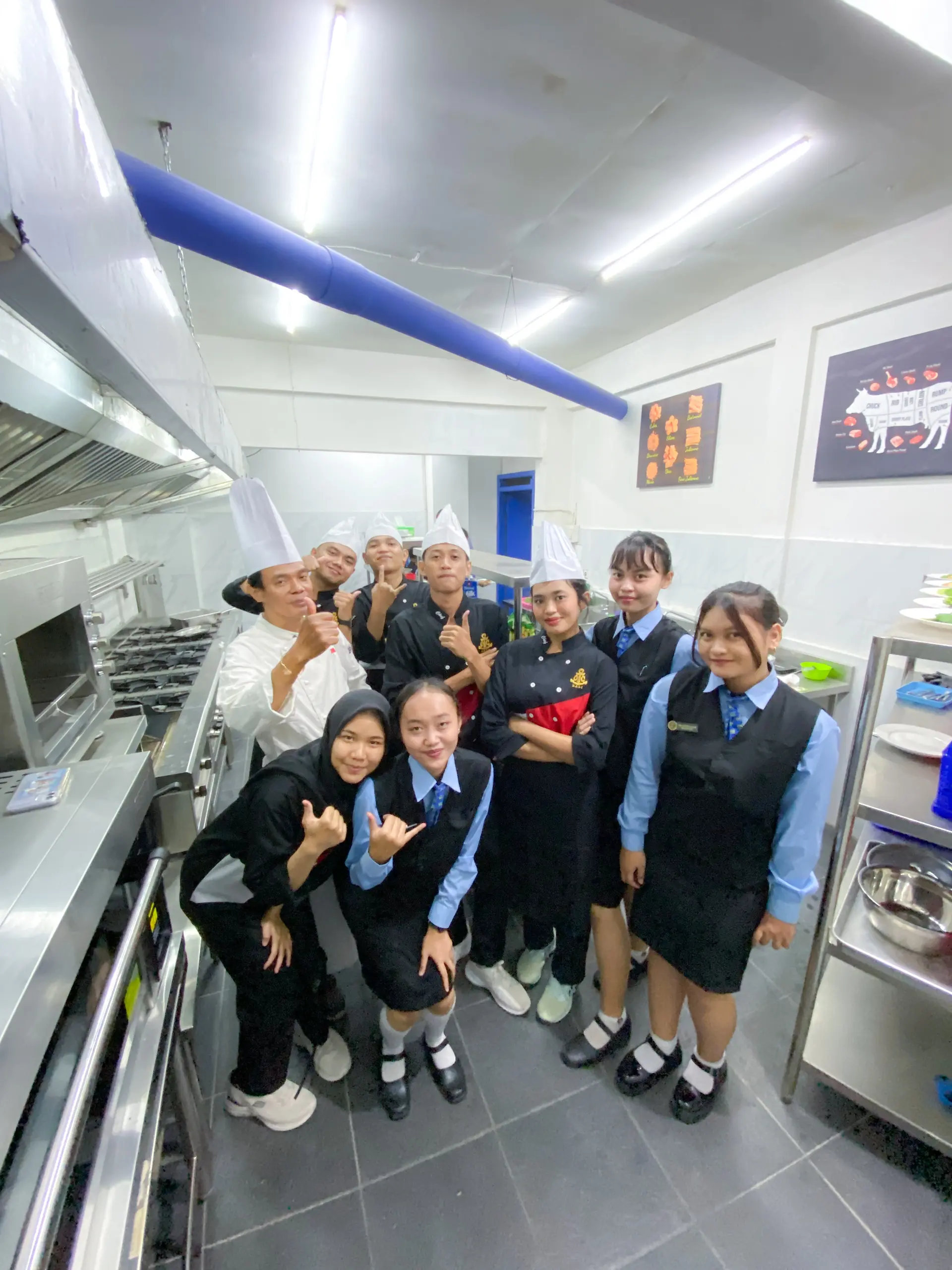 Lab Restaurant untuk praktik pelayanan