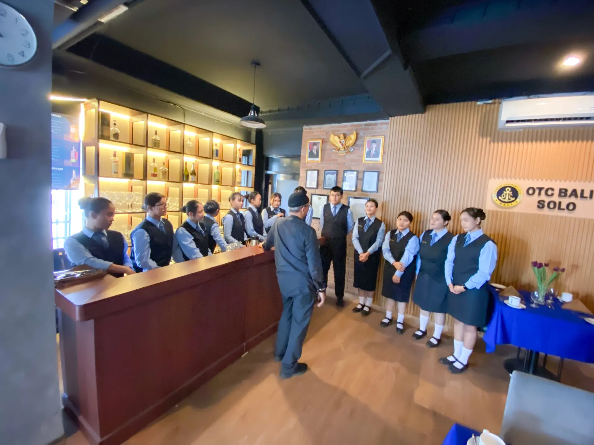 Lab Housekeeping untuk praktik kebersihan kamar